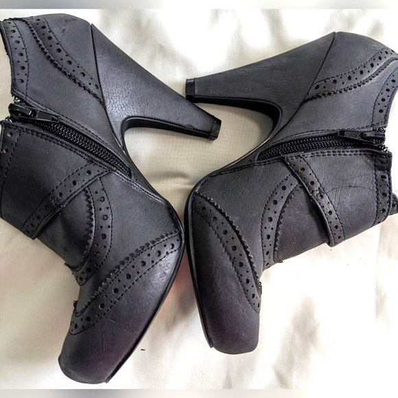 Shi by Journeys Women's Ankle Booties - Picture 8 of 15